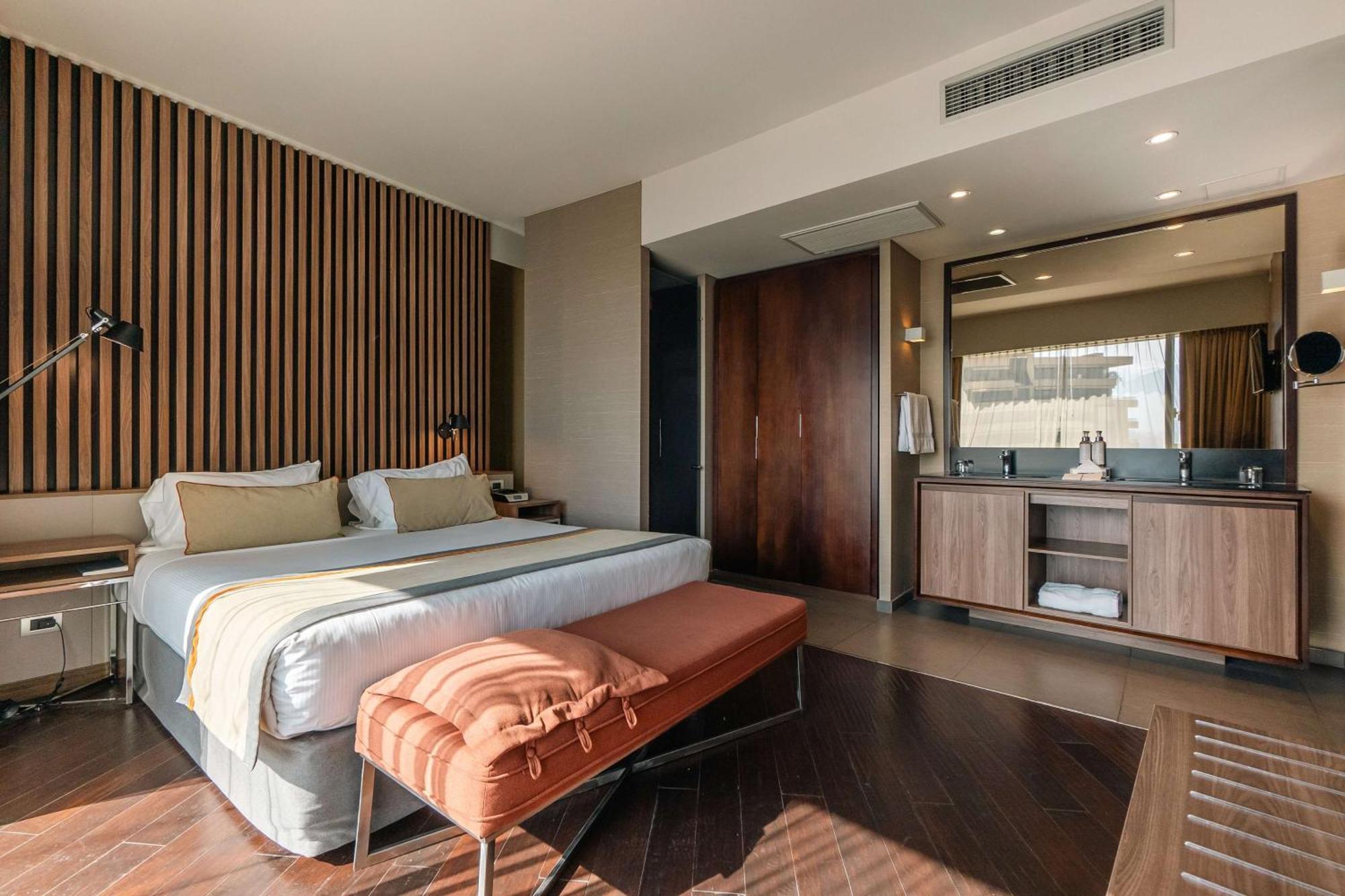 Готель Doubletree By Hilton Santiago Kennedy, Chile Екстер'єр фото